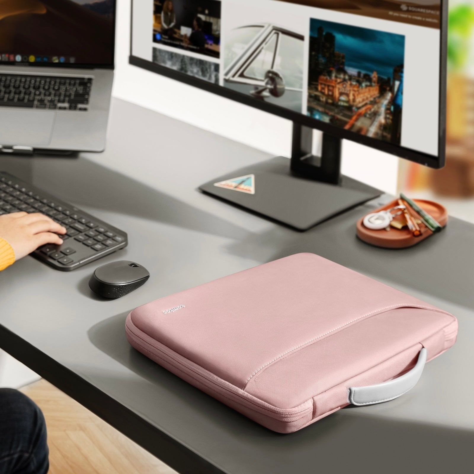 Tomtoc A22 - 16 inç Pembe Laptop El Çantası